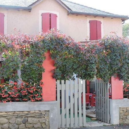 Hotel Les Vignes Rouges Ispagnac Bagian luar foto
