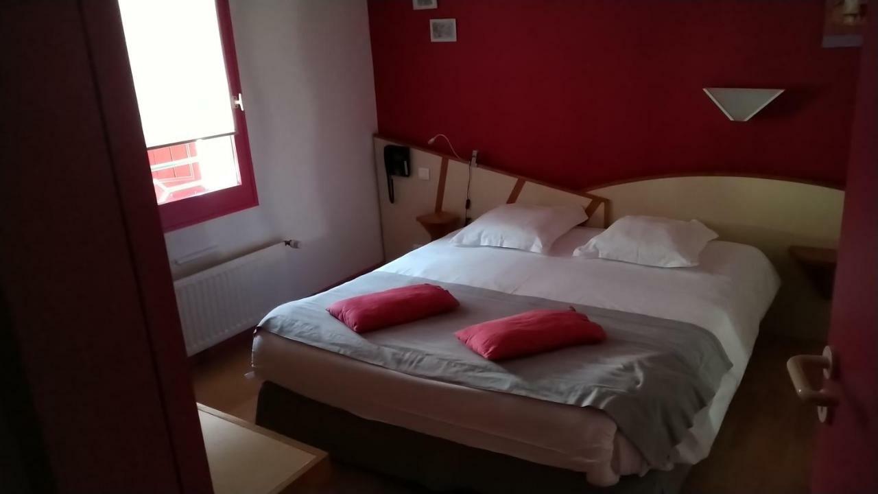 Hotel Les Vignes Rouges Ispagnac Bagian luar foto