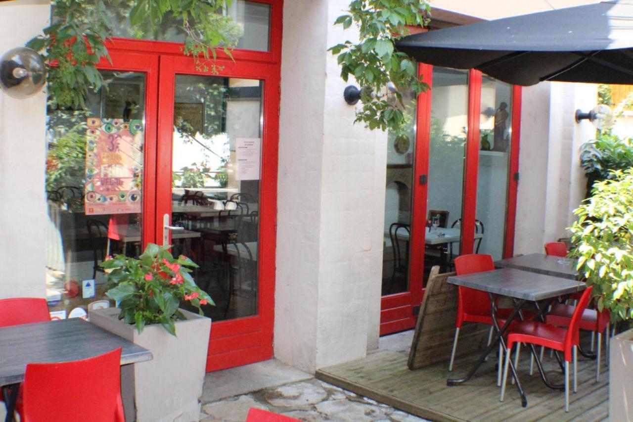 Hotel Les Vignes Rouges Ispagnac Bagian luar foto